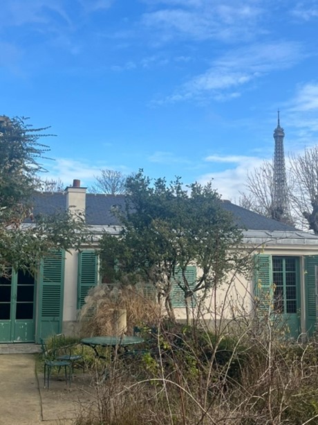 Maison de Balzac avec la Tour Eiffel en fond
