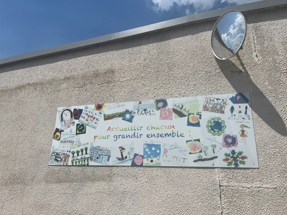Petite fresque sur le mur de l'école